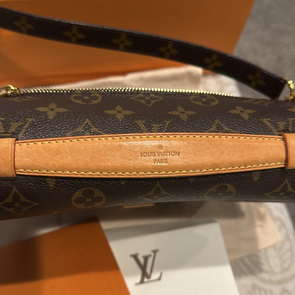 Authentic Louis Vuitton Pochette Metis w/ receipt - Picture 3 of 11